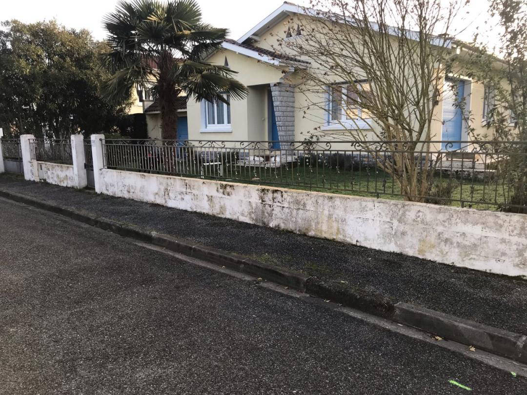 Muret et clôture avant travaux